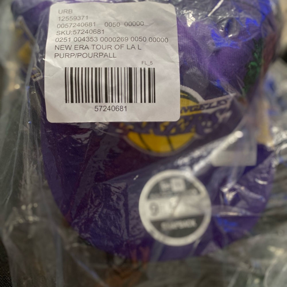 New Era Los Angeles Lakers “Tour of LA” Snapback - Picture 8 of 9